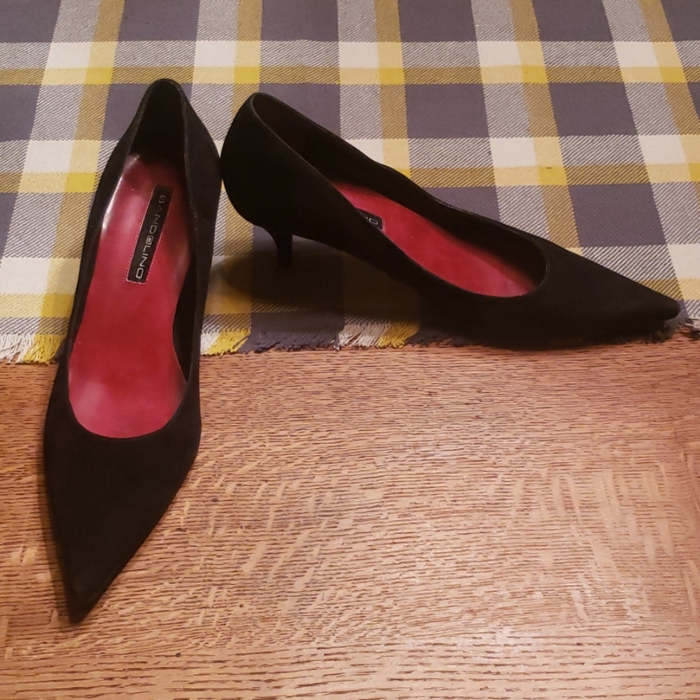 Like New Bandolino Boberry Black Suede Heels 9.5M